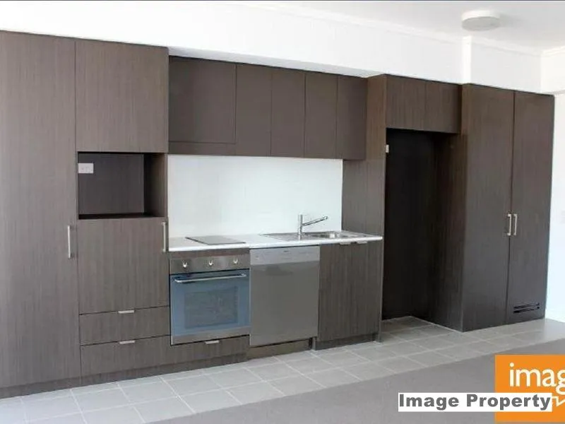 INNER CITY LIVING AT ITS FINEST WITH QUALITY, CLASS, SECURITY & VIEWS!