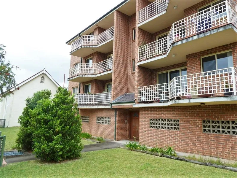 Freshly Painted & Centrally Located 2 Bedroom Unit