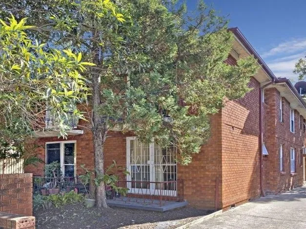 2 Bedroom Apartment Close to Campsie Train Station