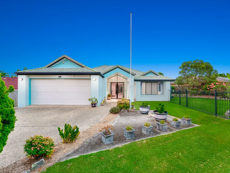 Gorgeous Family Home Close to Halpine Lake!