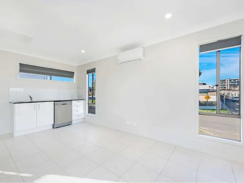 Near new 4-bedroom house for rent in North Kellyville