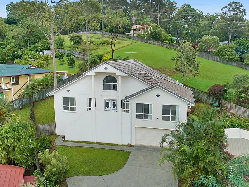 Sprawling Family Home High on the Hill!