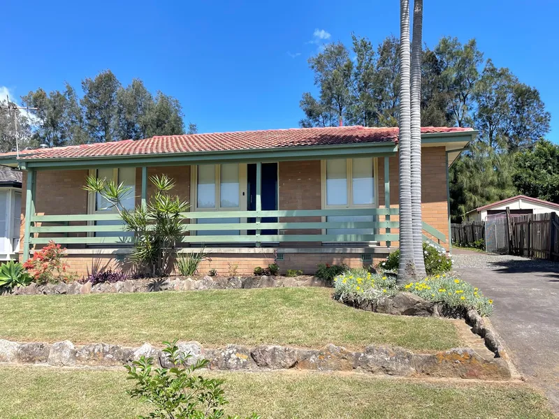 ELEVATED POSITION..3 BEDROOMS + GARAGE!!