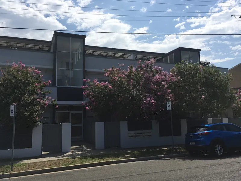 Offering 1 weeks free rent!