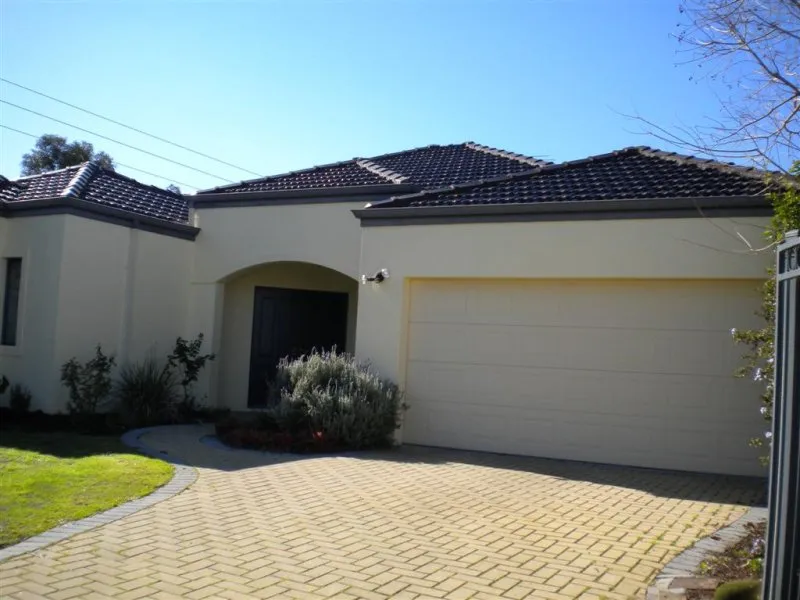 EXECUTIVE STYLE LIVING, IN FANTASTIC LOCATION