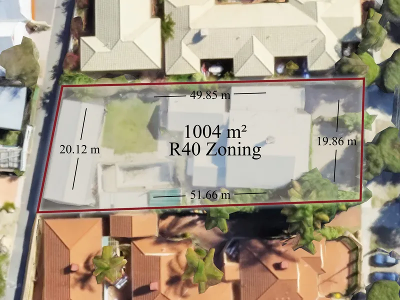 1/4 acre of perfect potential...
