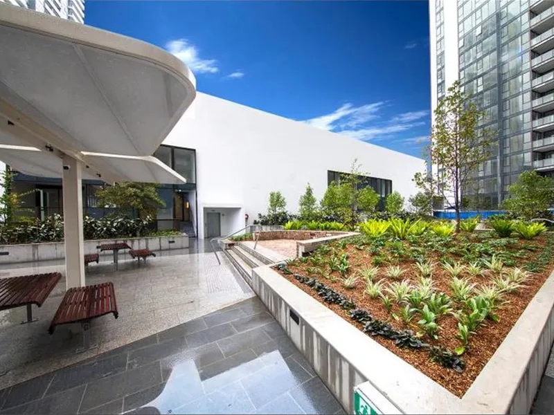 Luxurious and Convenient Darling Square Apartment