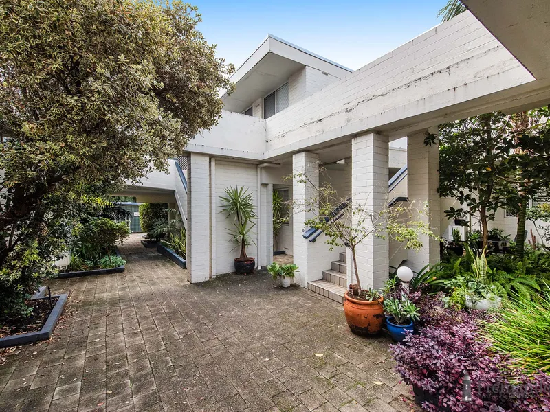 BEAUTIFUL 2 BED APARTMENT!