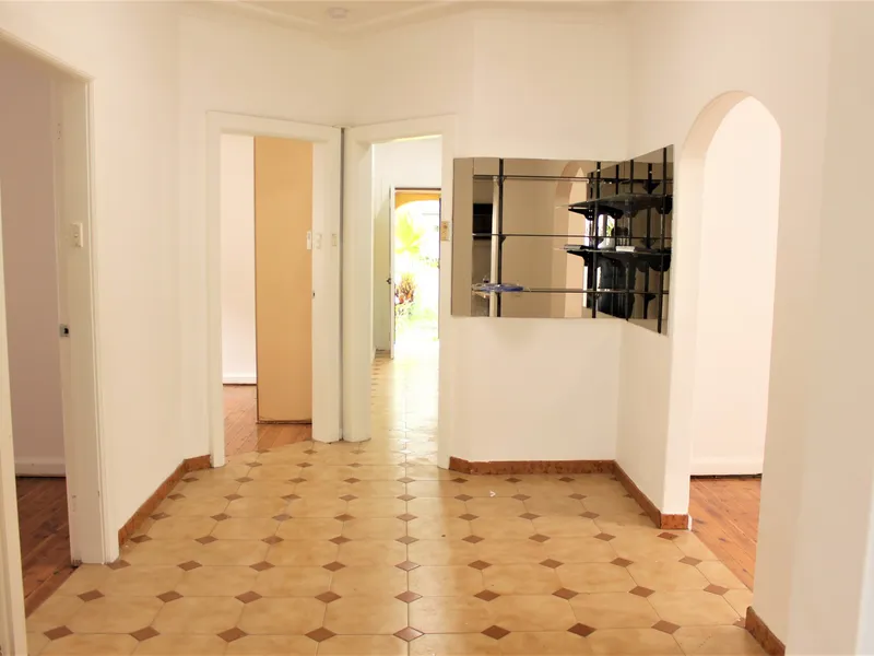 FRESHLY PAINTED THREE BEDRROM HOUSE