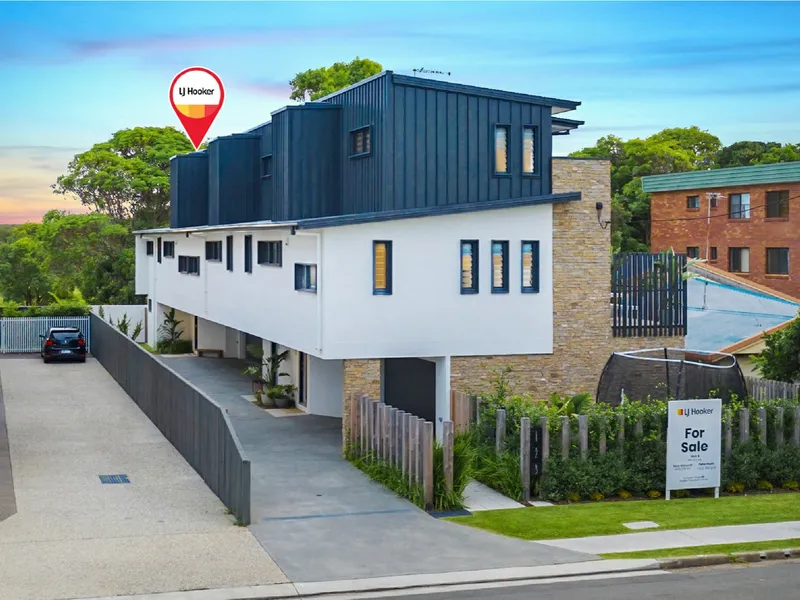 ARCHITECTURALLY DESIGNED LUXURY TOWNHOUSE