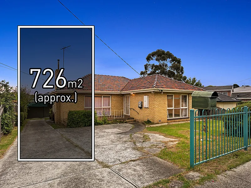 APPRECIATE THE CLASSIC CHARM AND CONTEMPORARY POTENTIAL ON A BLOCK OF 726 SQM!