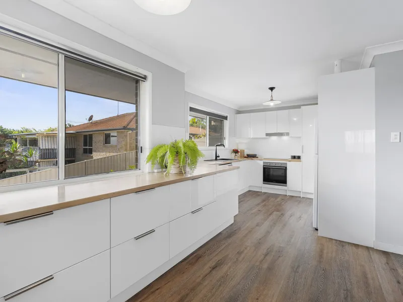 Free-standing, exquisite with views