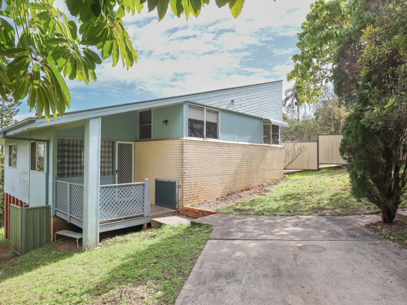 SPLIT LEVEL HOME IN GOONELLABAH