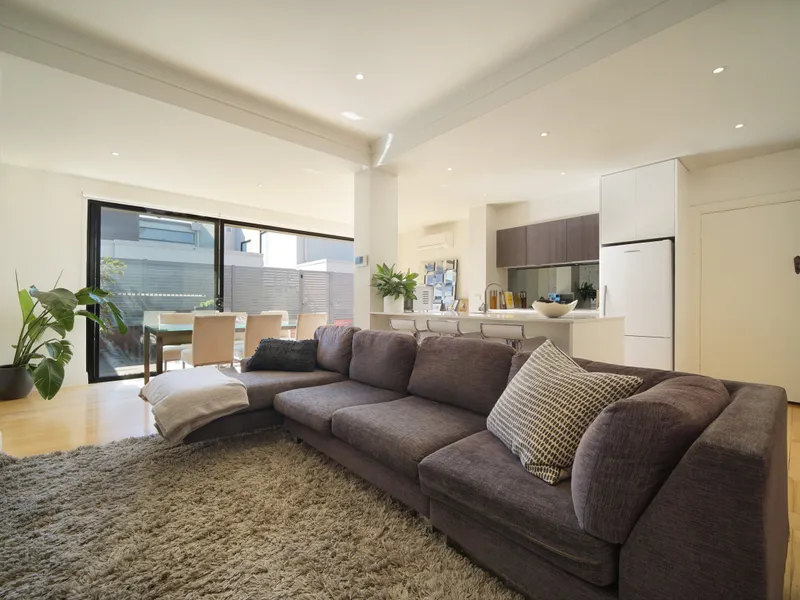 APPLICATION APPROVED // DEPOSIT PAID - SUPERB POSITION – IN THE HEART OF IVANHOE