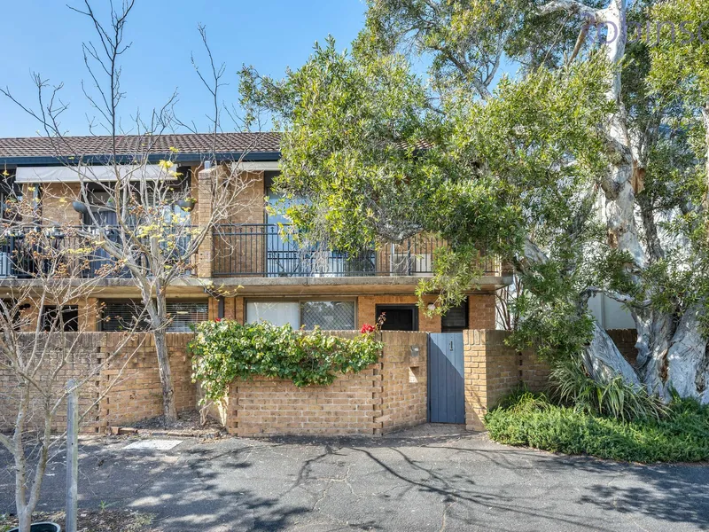 Renovated two bedroom townhouse in the heart of the Junction retail and cafe precinct