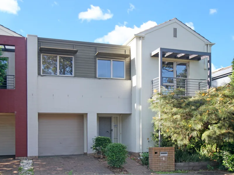 Spacious Family Home - Close to School, Parks & Transport