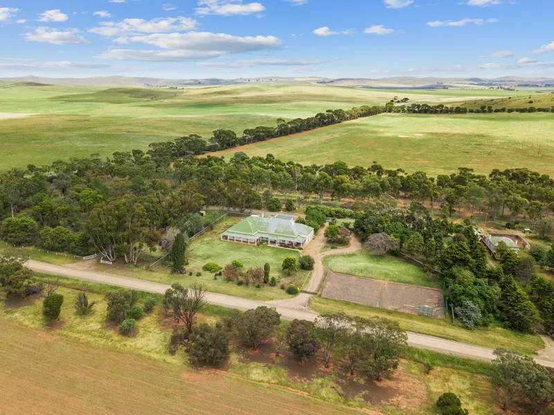 The Great Escape - Grand Home on 16 Tranquil Acres
