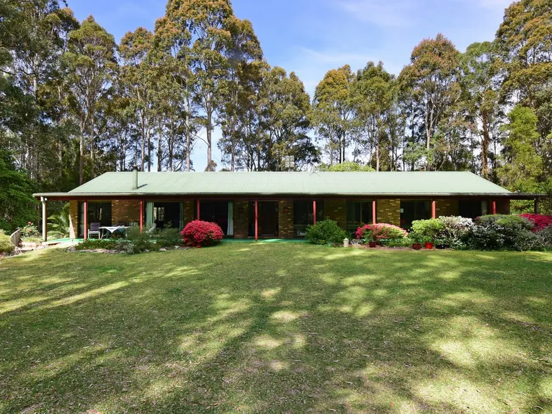 PRIVATE ACREAGE JUST 6 MINUTES FROM JERVIS BAY!