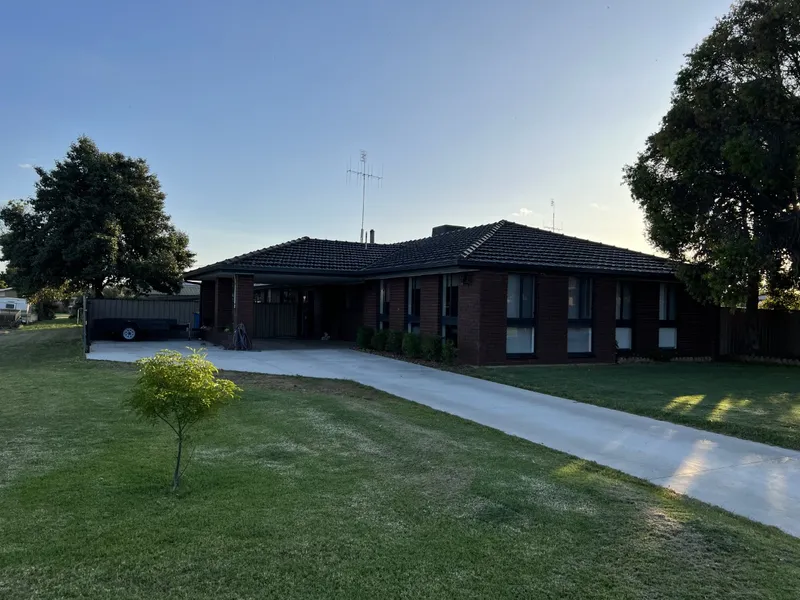 4 BEDROOM HOME ON LARGE BLOCK