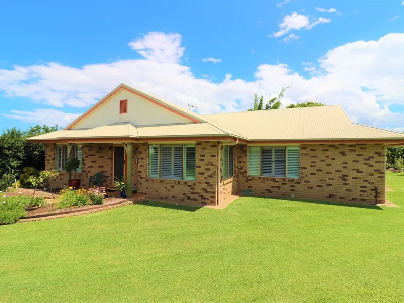 BEAUTIFUL BRICK FAMILY HOME !!!