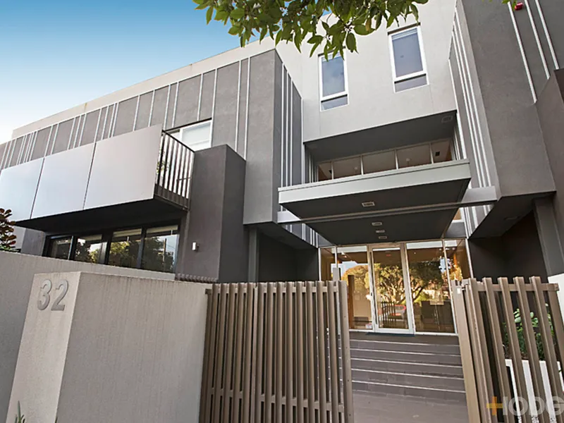 Spacious Oversized 2 Bed, 2.5 Bath Sun Filled Apartment