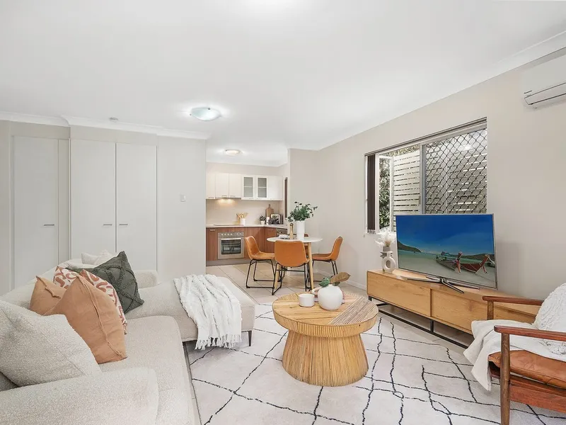 Experience City Living at its Finest in this Modern 2-Bedroom Oasis