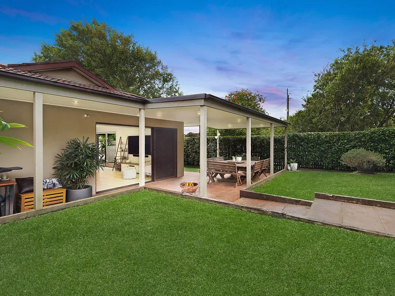 Coastal family haven within a stroll of the beach