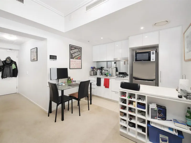 Stunning Contemporary 1 Bedroom at 16th Apartment in Hamilton Harbour （ Vacant by 17/5/2023)