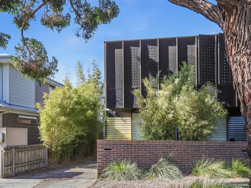 Architecturally Designed Townhouse in Prime Newport Neighbourhood