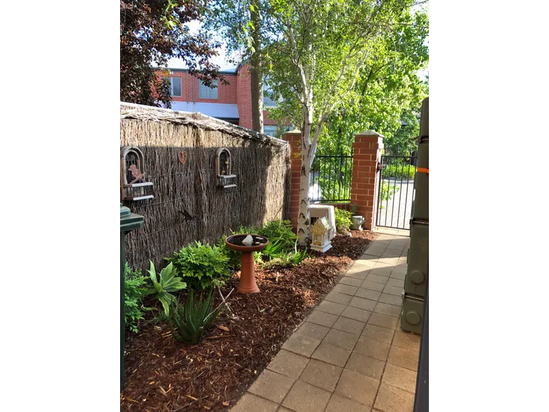 Fresh Townhouse, Minutes to Everything!