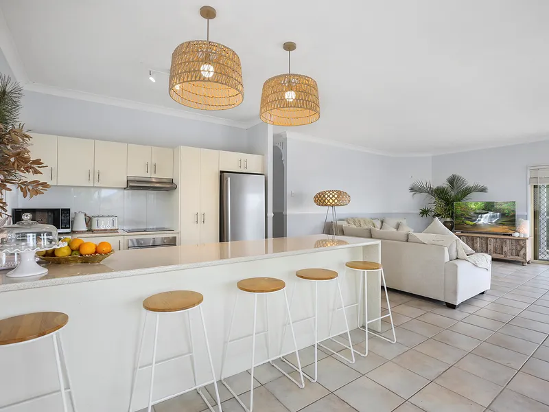 Spacious and modern Queenslander in Sunrise Beach