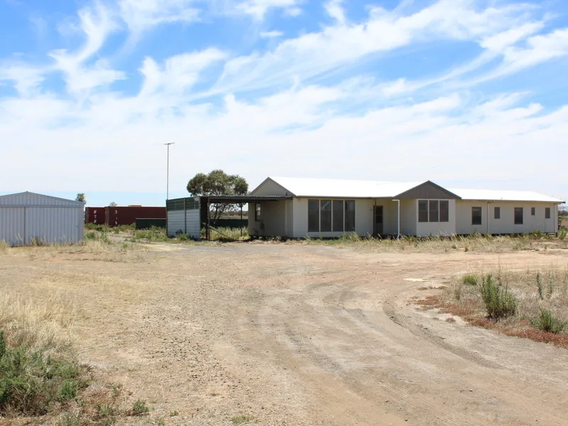 5 BEDROOM HOME ON 6 ACRES