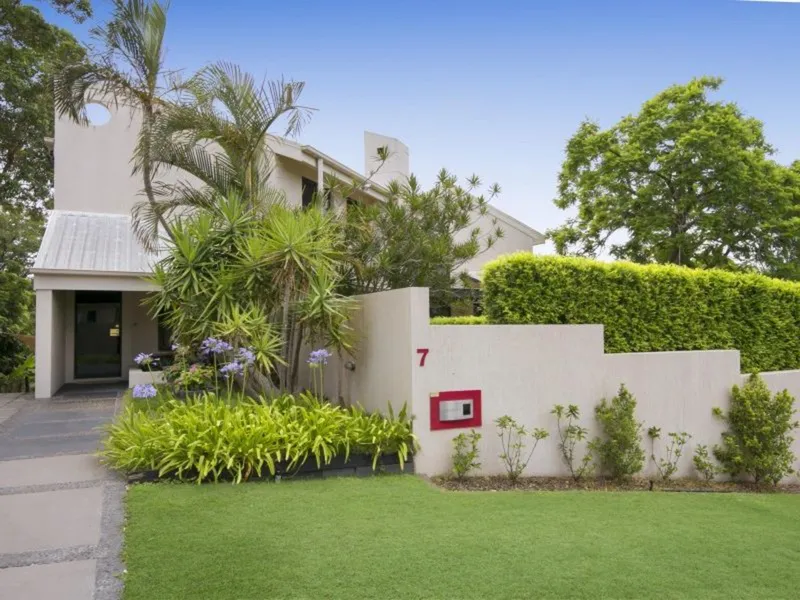 Impressive Contemporary Family Home