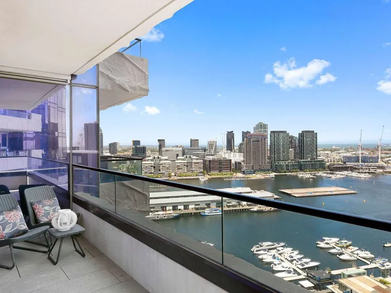 Beautiful apartment with Amazing Views at The Quays