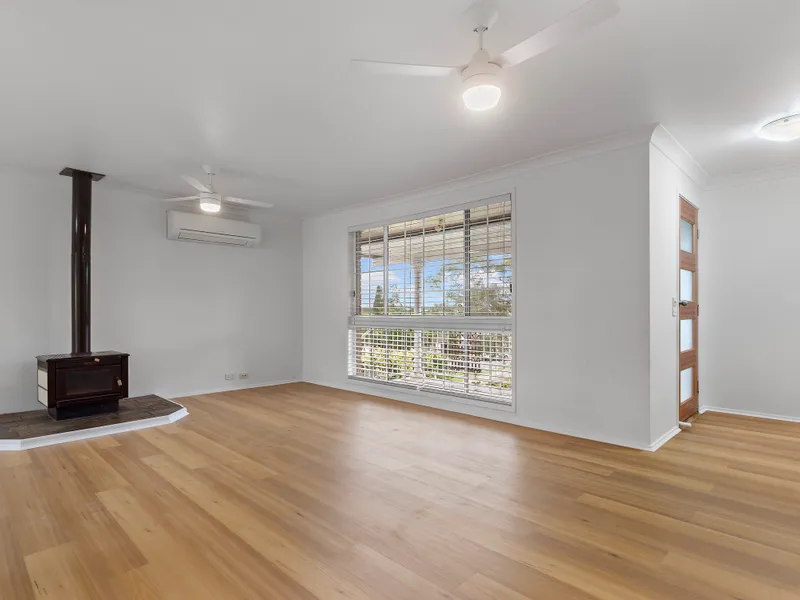 MODERN HOME WITH AMAZING VIEW!