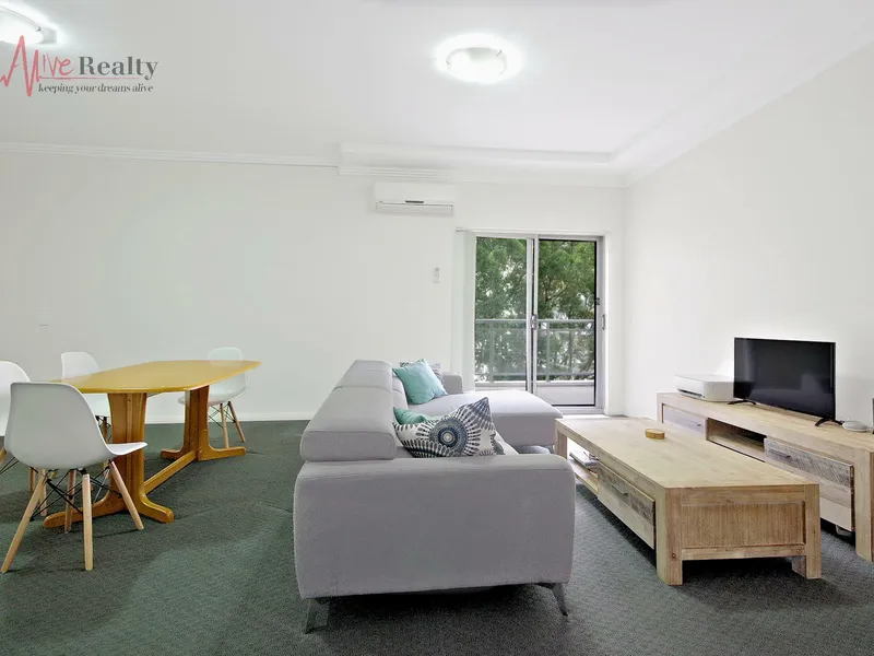 Snap Auction...Must be sold!