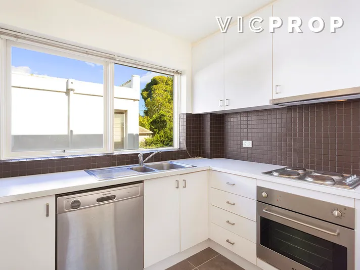 Spacious two bedroom apartment in Hawthorn East