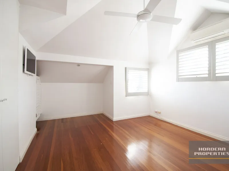 BRIGHT AND AIRY SPLIT LEVEL 2 BEDROOM HOME!