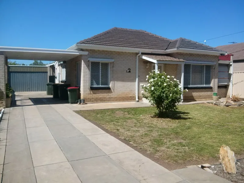 3-4 BEDROOM HOUSE IN CENTRAL LOCATION