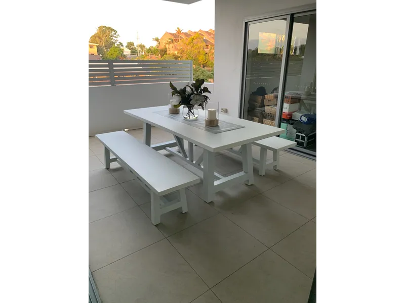 3 bedroom sub-penthouse close to bus, train, UQ and child care