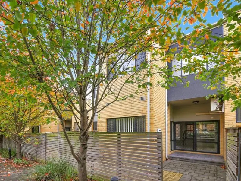 Large 3-Bedroom Modern Townhouse in Carlingford West Public Catchment