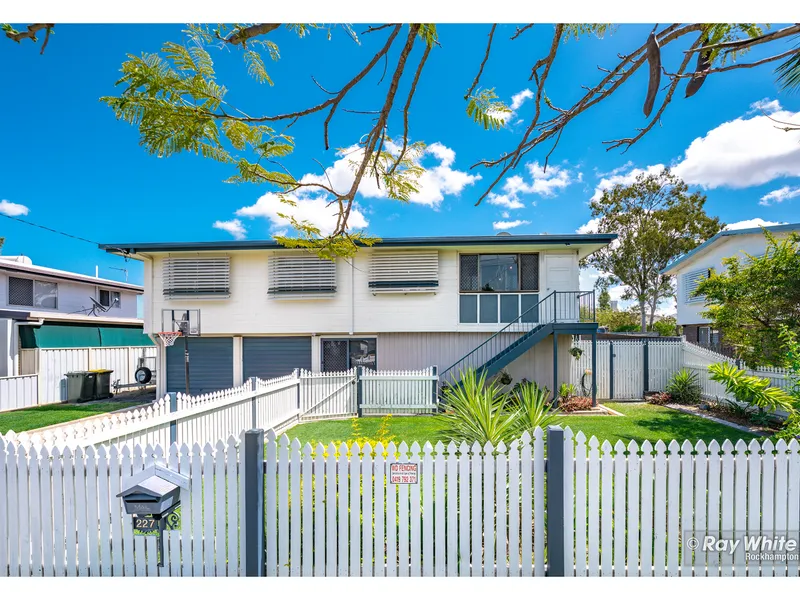 BIG home, LARGE block - GREAT OPPORTUNITY!