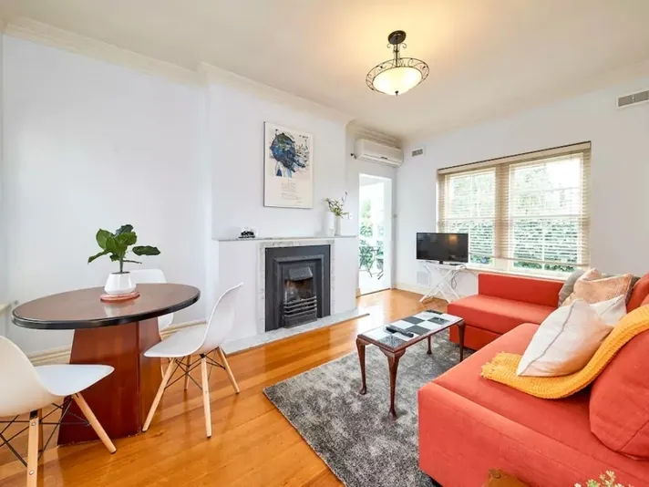 HUGE SERVICE 1 BED APT✦ALL INCLUDED✦FULLY FURNISHED✦UNLIMITED WiFi✦NEWLY RENOVATED✦VICTORIAN STYLE✦15 MIN from CHAPEL St✦Tram to CBD Dow