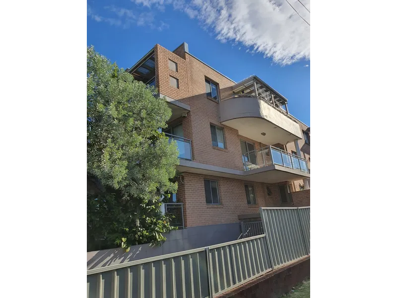 Spacious 2 bedroom unit for rent - Freshly renovated