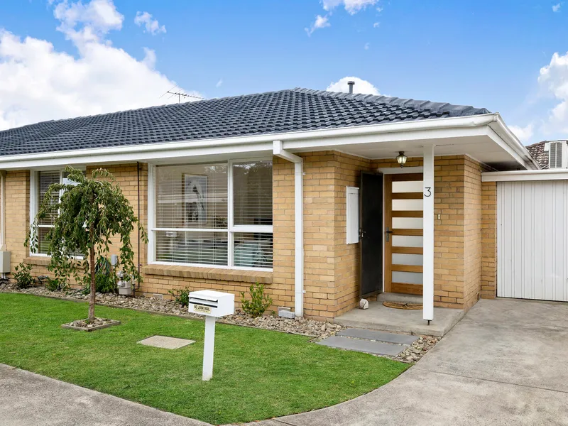 Beachside,  Bright and Beautifully Presented