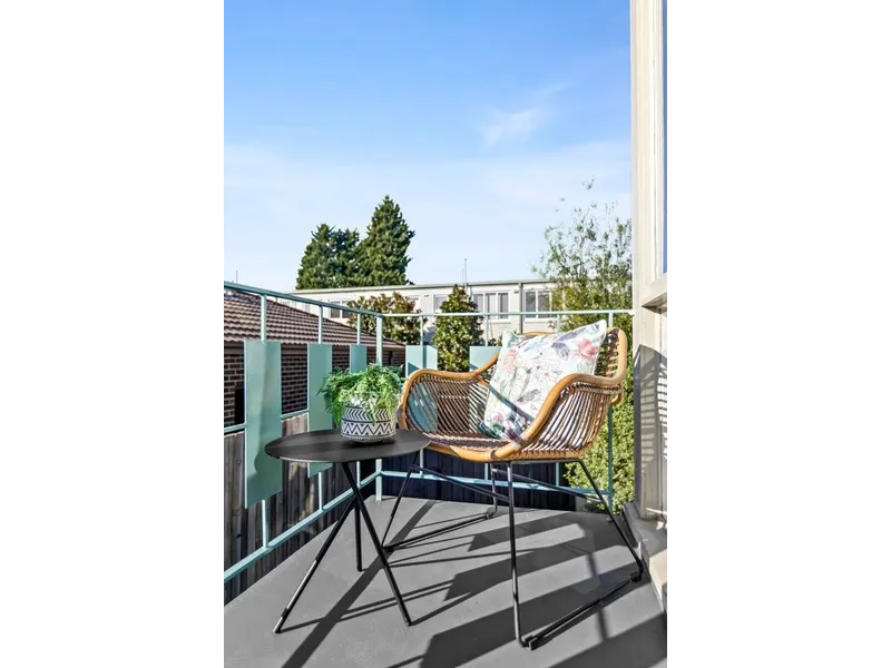 LIGHT & BRIGHT | FLARE REAL ESTATE