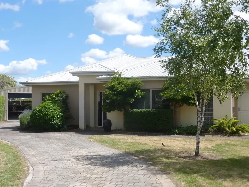 Family home in a quiet street of Newstead