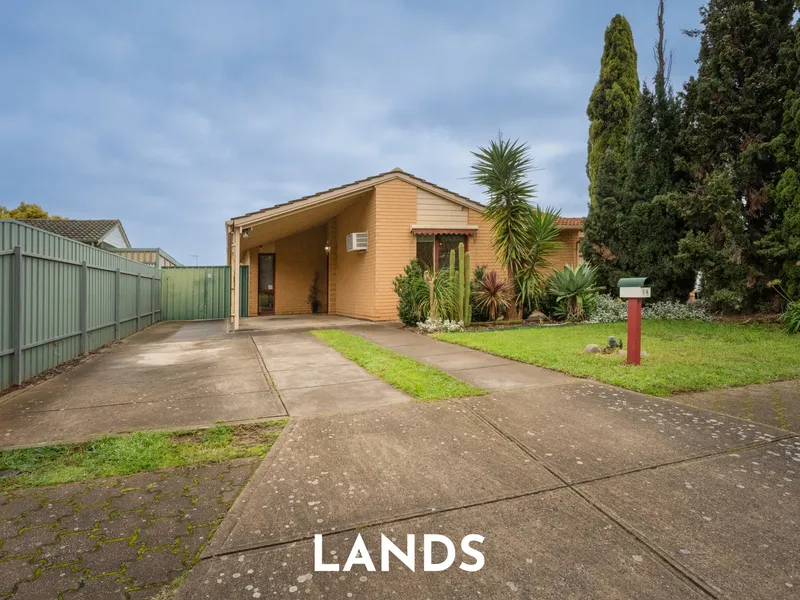 Beautifully Maintained Home Facing Bush Park