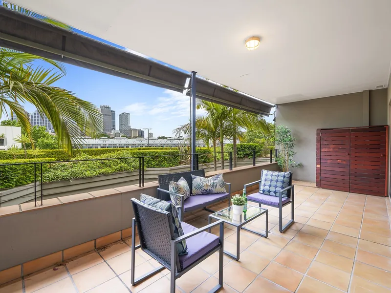 Harbourside Living with City Views in 'Admiralty Gardens'