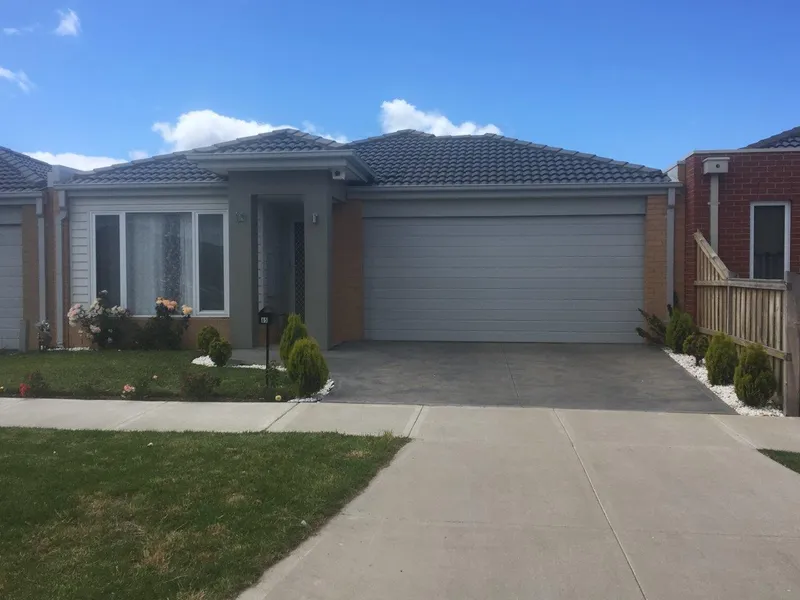 BRIGHT FAMILY HOME, GREAT LOCATION!